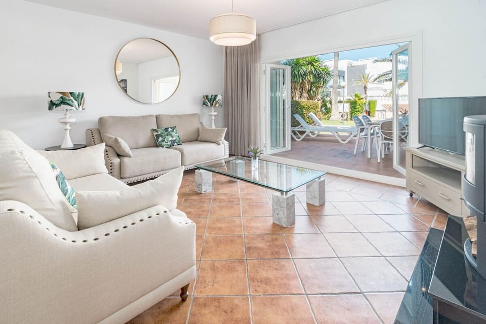 Studio (3 Bedrooms) | Interior