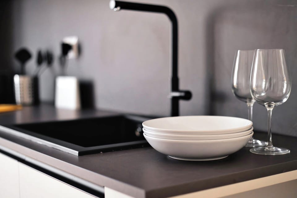 Apartment, 3 Bedrooms, Balcony | Private kitchen | Electric kettle, dining tables
