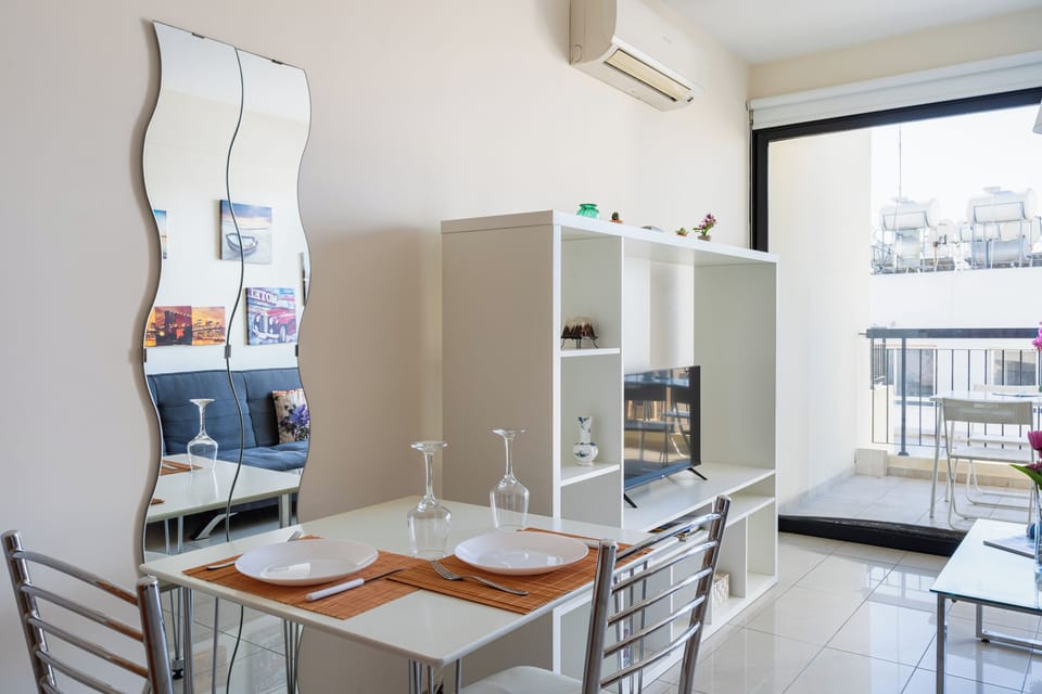 Apartment, 1 Double Bed with Sofa bed, Kitchen, City View | In-room dining