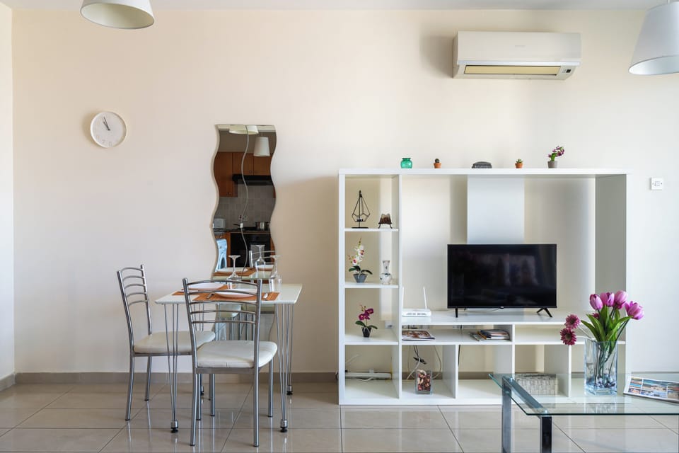 Apartment, 1 Double Bed with Sofa bed, Kitchen, City View | In-room dining