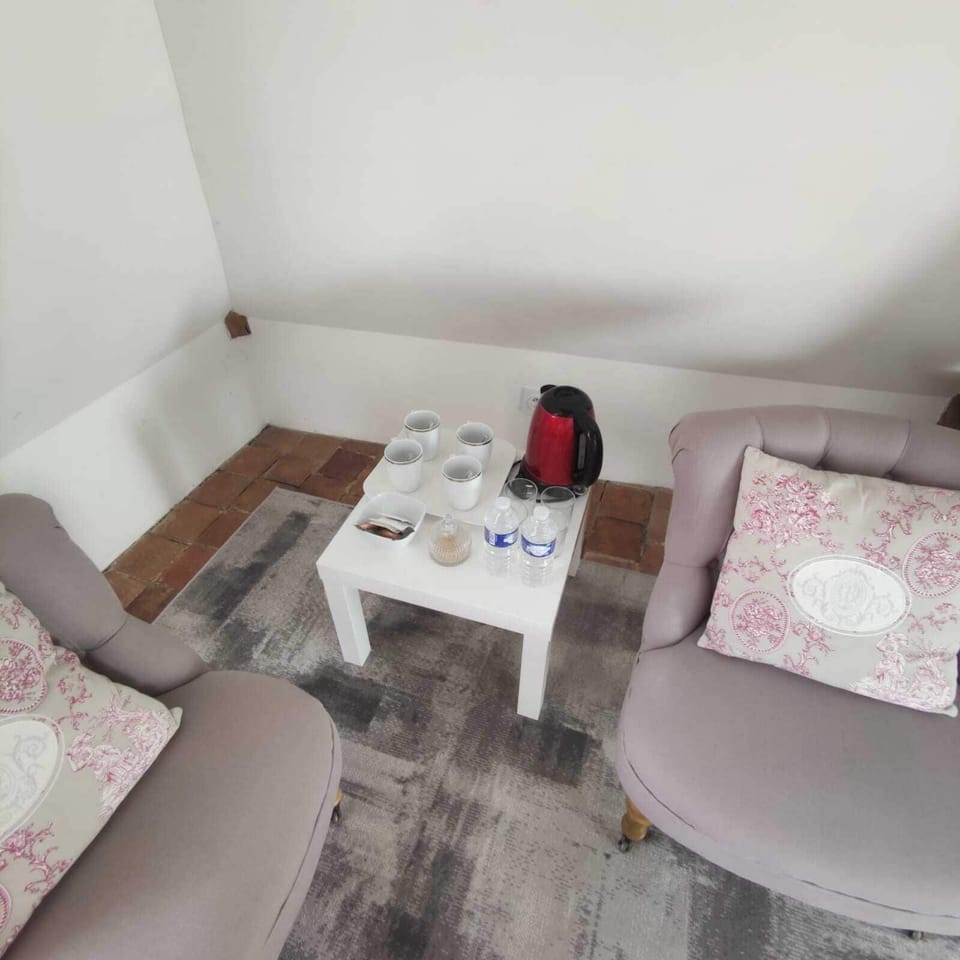 Family Room, City View | Free WiFi