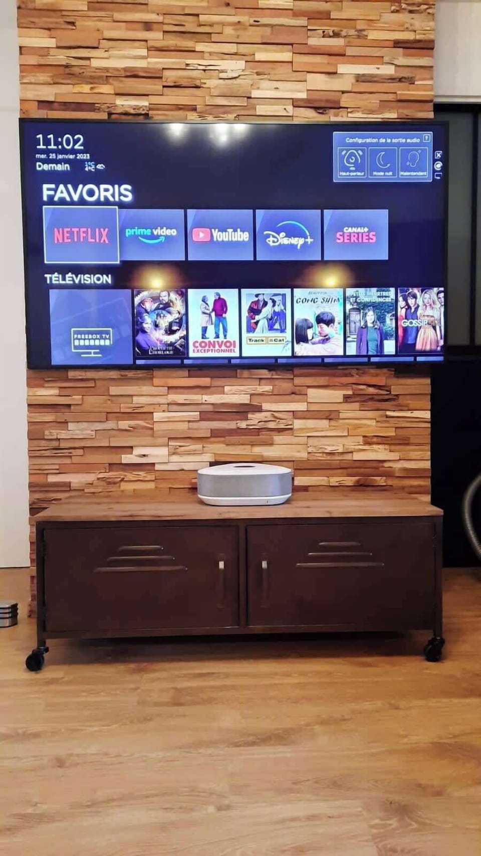 Si vous avez un compte vous pourrez vous connecter à Netflix, Disney+ et Amazon Prime.