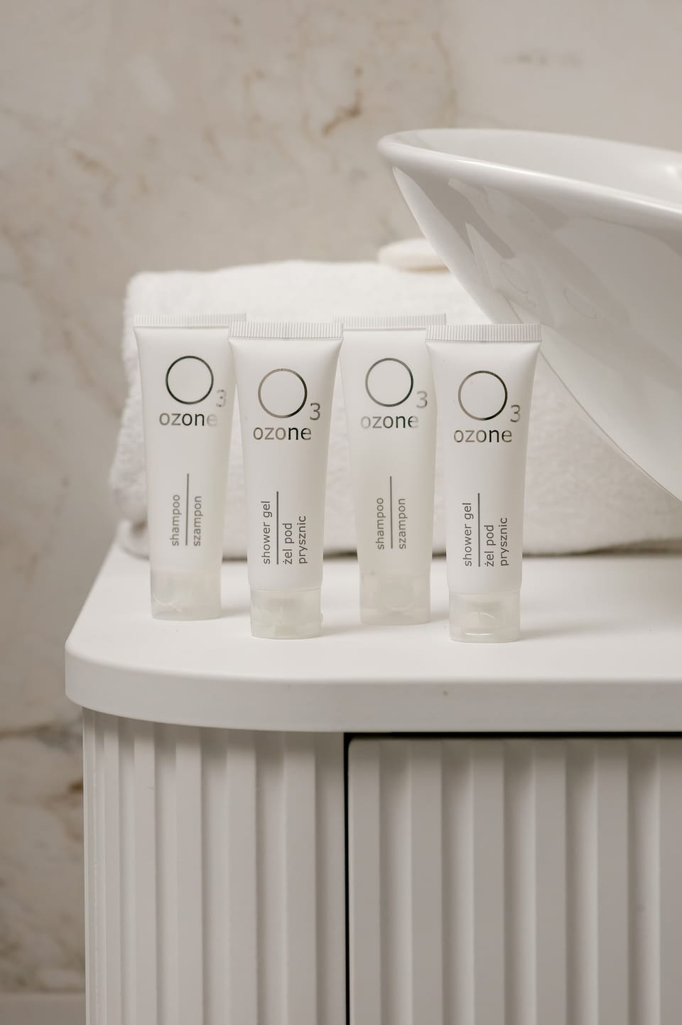 Neatly arranged toiletries and elegant details highlight the care for guests and the space’s readiness from the very first moment.