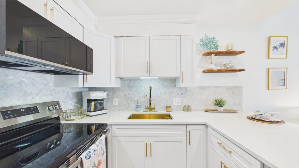 Deep basin sink in kitchen