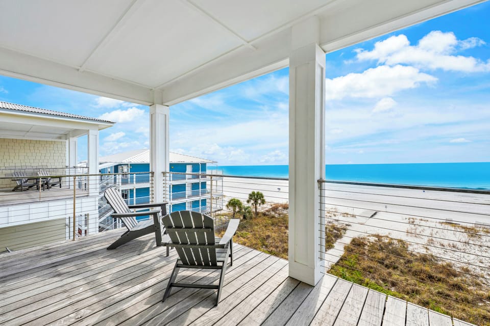 Caribe West C offers twelve King en-suites, four of which are Gulf front, and four bunk bedrooms - all with private bathrooms