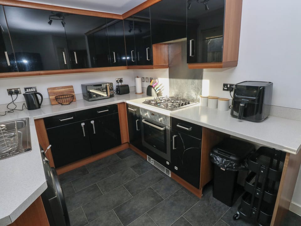 Cookware/dishes/utensils