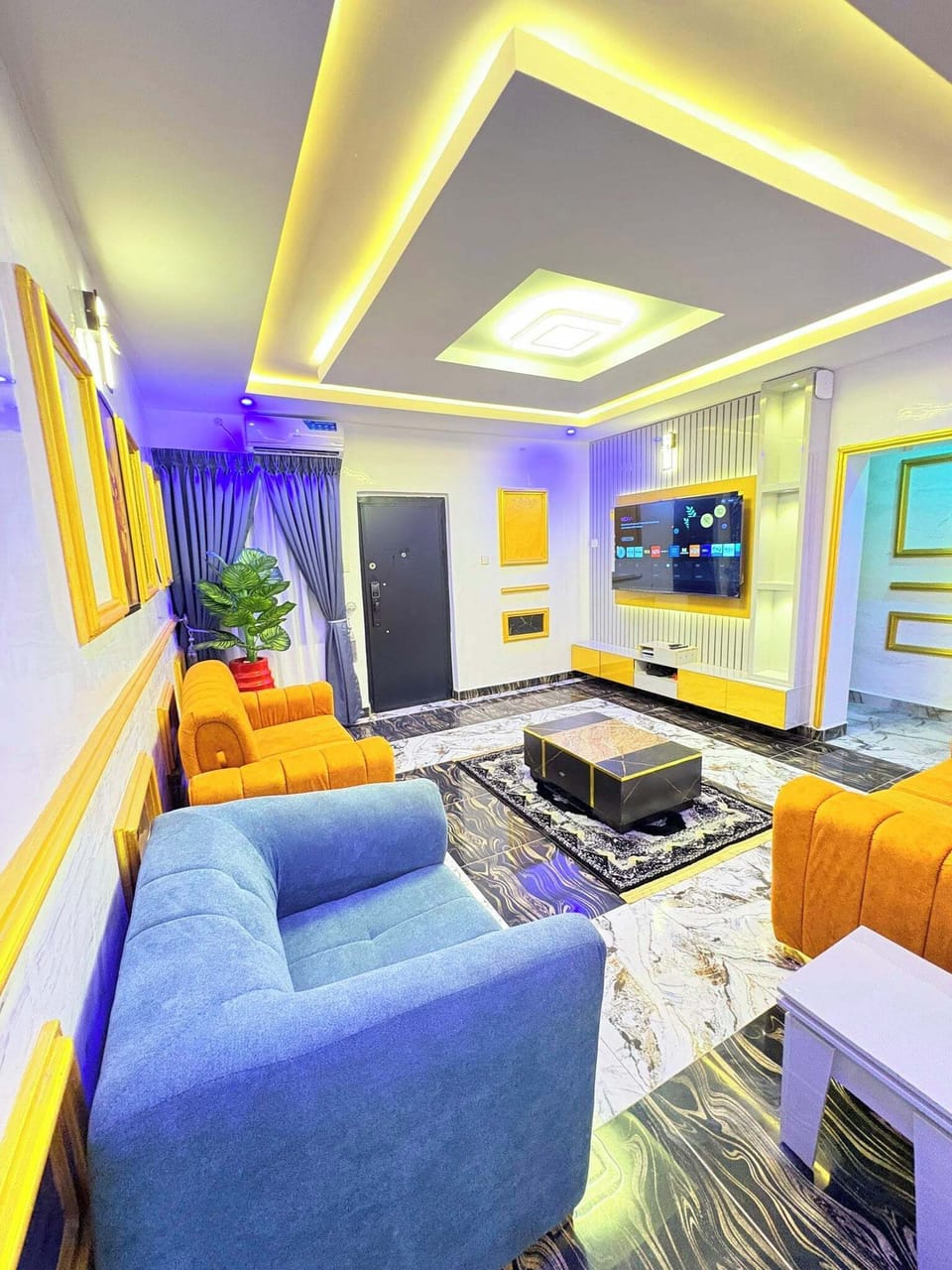Family Apartment, Balcony, City View | Living area