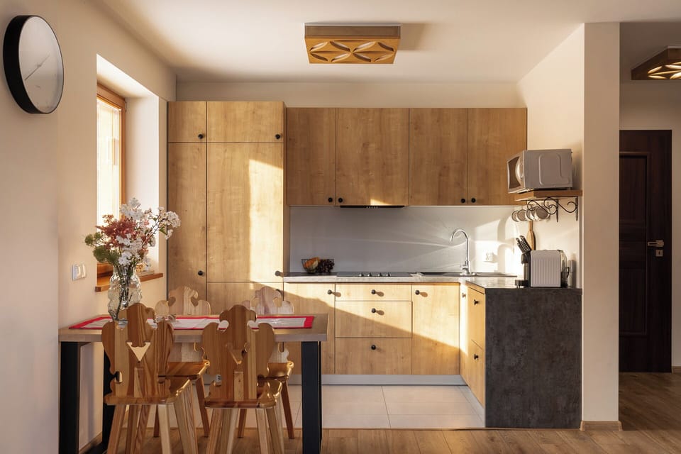 Deluxe Apartment | Private kitchenette | Coffee/tea maker, electric kettle