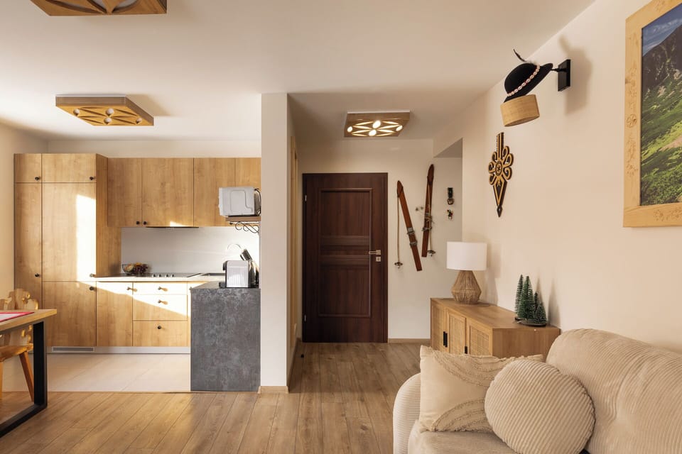 Deluxe Apartment | Living area | 50-inch flat-screen TV with cable channels, TV