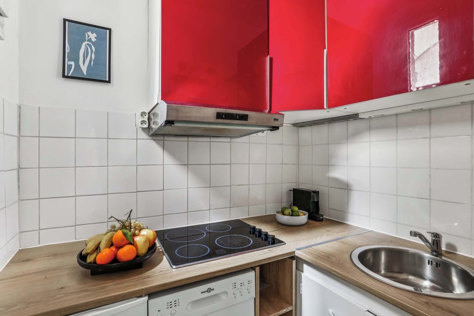 The kitchen is fully equipped to prepare a simple meal