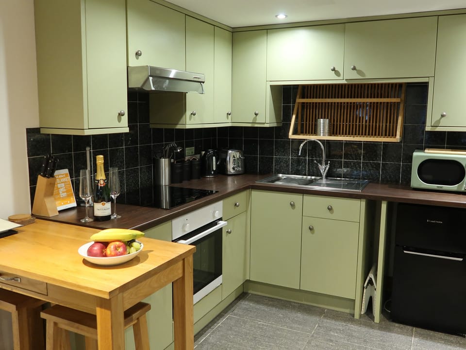 Cookware/dishes/utensils