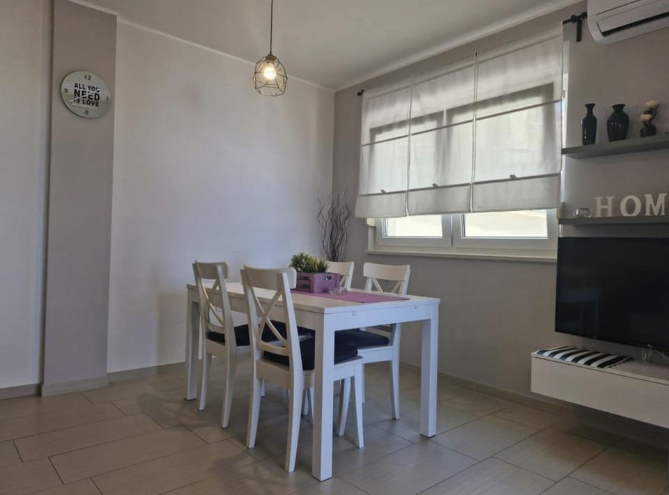 Apartment (One Bedroom Apartment With Terrace An) | Property amenity