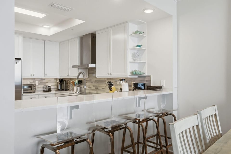 Condo, Multiple Beds (Indigo West 1103) | Private kitchen | Oven, toaster