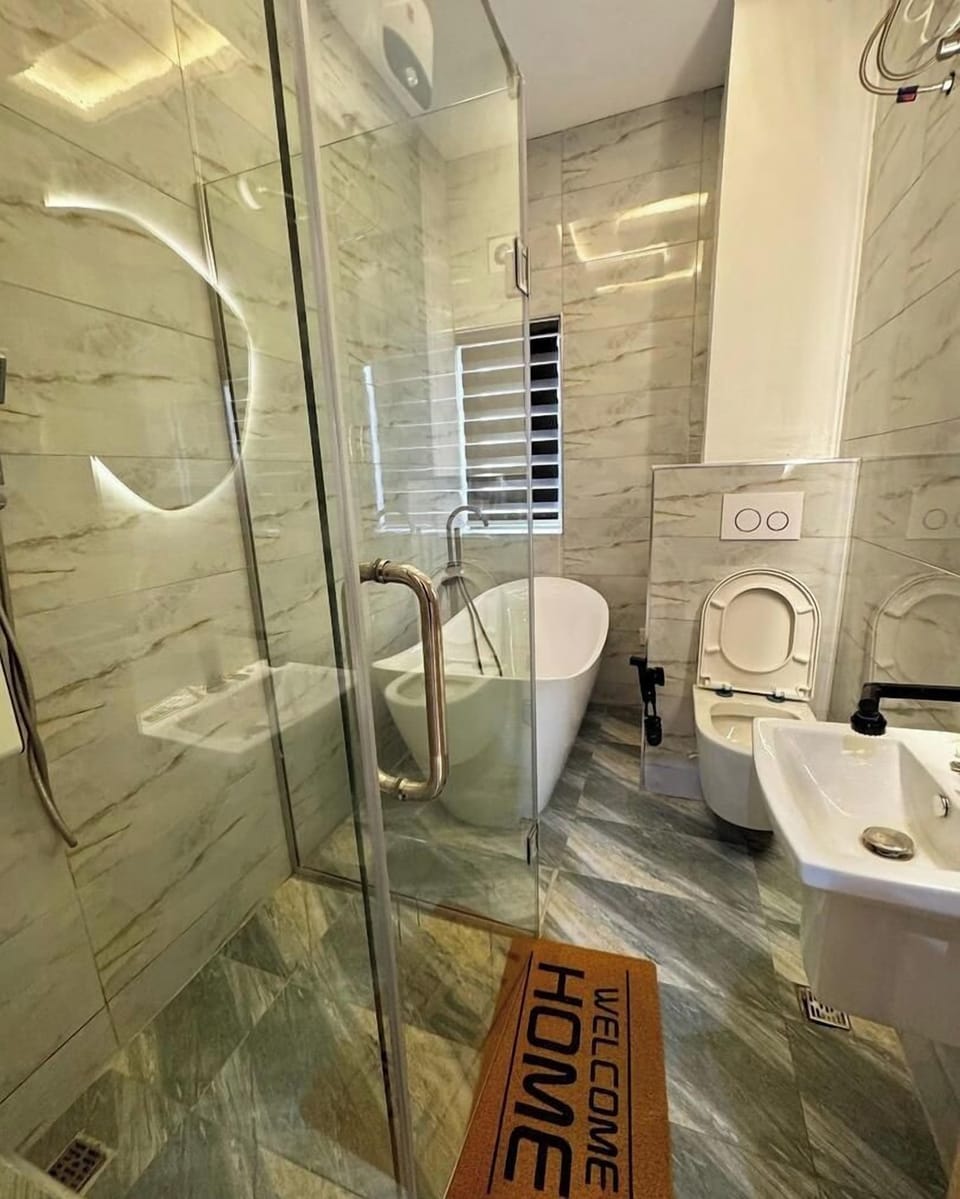 Comfort Room, Balcony, City View | Bathroom | Free toiletries, towels, soap, shampoo