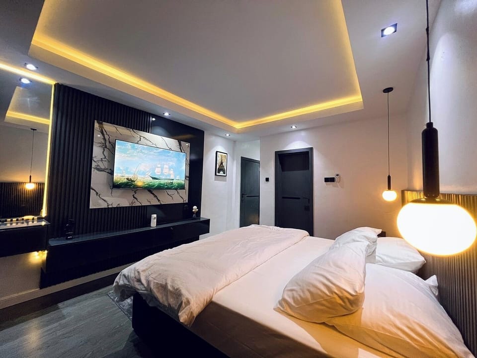 Comfort Room, Balcony, City View | Desk, laptop workspace, blackout drapes, soundproofing