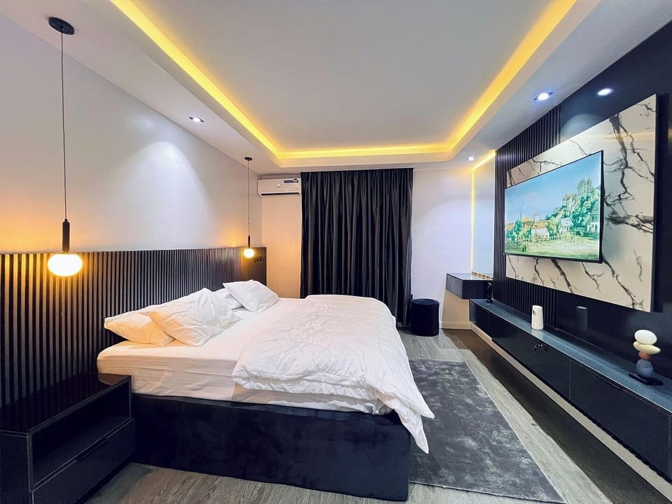 Comfort Room, Balcony, City View | Desk, laptop workspace, blackout drapes, soundproofing