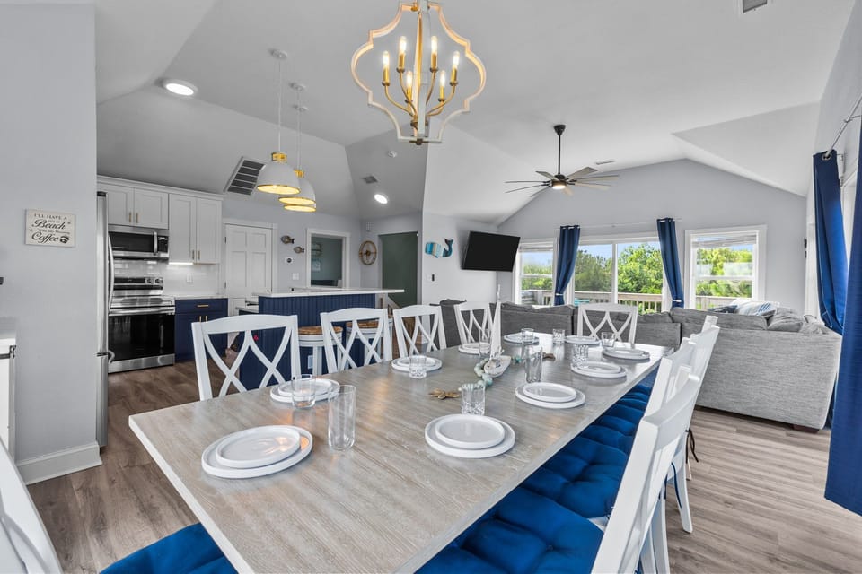HISA17: Outer Banks Salvo Family Retreat | Top Level Dining Area