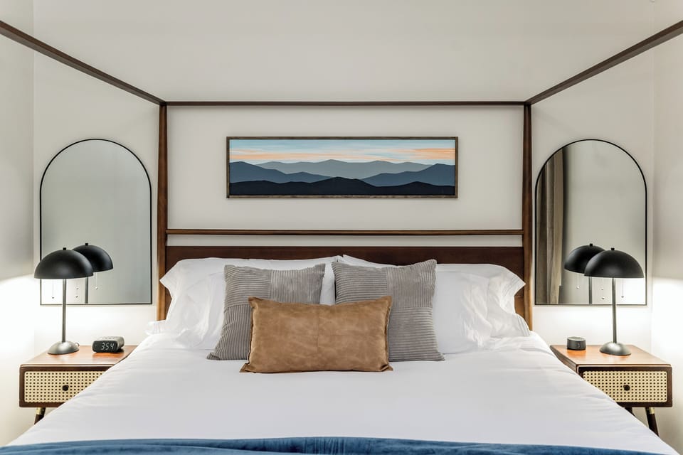 Sleep soundly in this relaxing king bed.