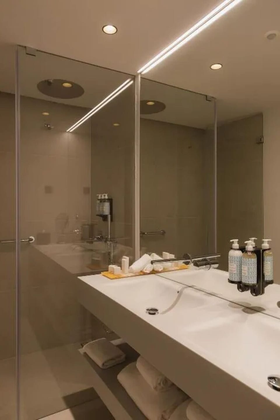 Refresh easily with a sleek vanity and bright mirror lighting.