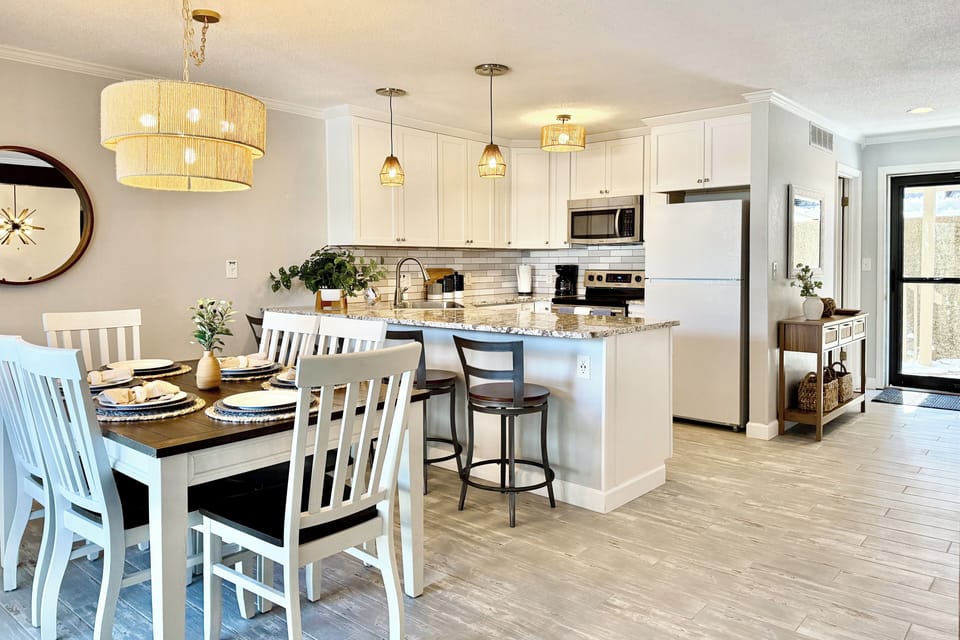 Dining Area | Main Floor