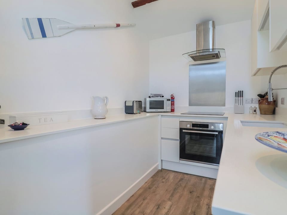 Dishwasher, cookware/dishes/utensils