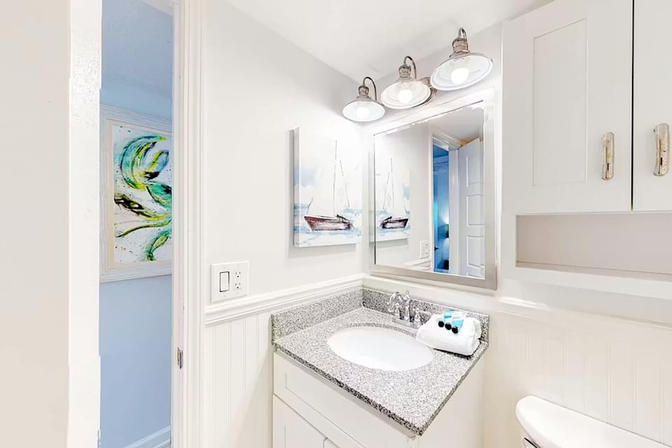 Pinnacle Port A-929 Apartment in Sunnyside