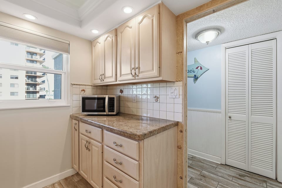 Full kitchen