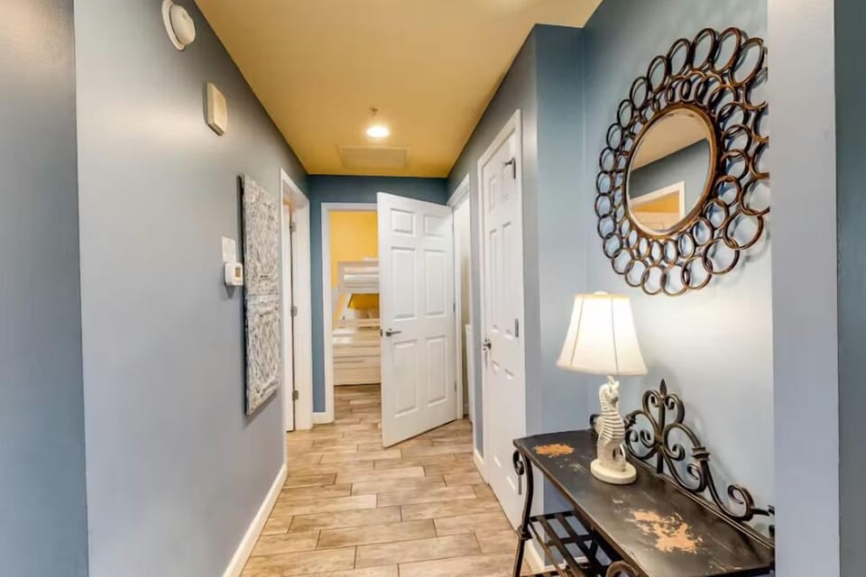 Condo, 1 King Bed with Sofa bed (Sterling Reef 505) | Interior