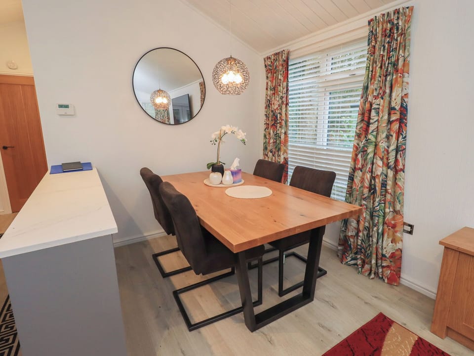 Cottage | Dining