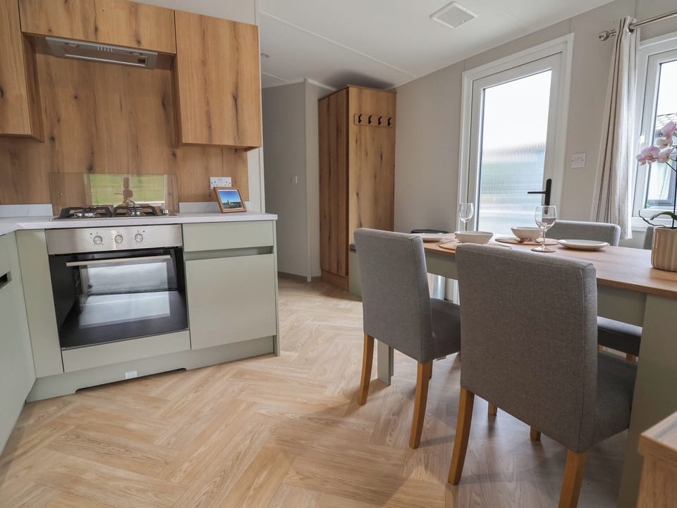 Cottage | Private kitchen | Cookware/dishes/utensils
