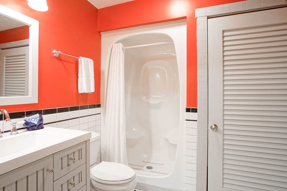 Autumn Mountain Stay Whistlepunk 32, 4BR + Loft Apartment in Snowshoe
