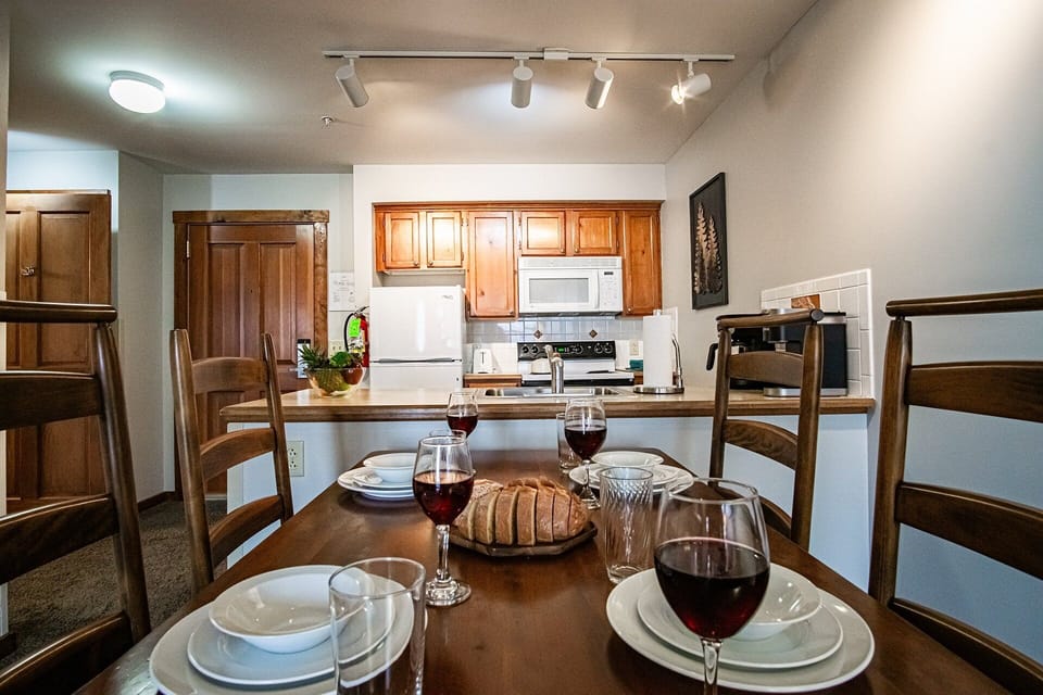 Condo, 1 Queen Bed with Sofa bed, Pool Access, Mountain View (1 Br: Rimfire 323) | 1 bedroom, individually decorated, individually furnished, bed sheets