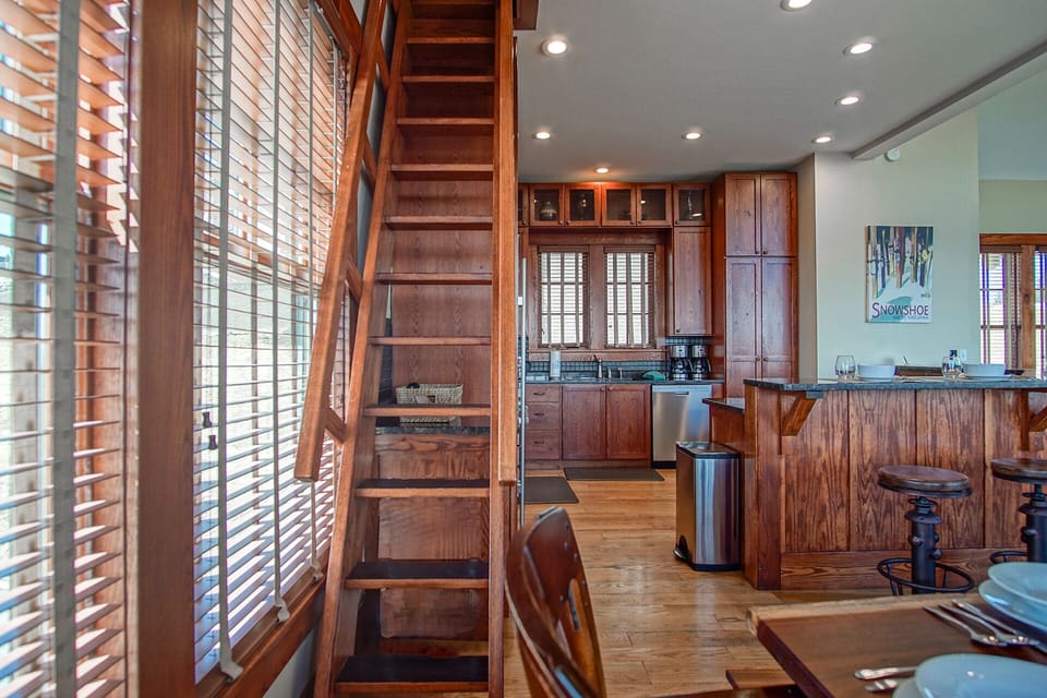 House, Multiple Beds, Hot Tub, Mountain View (8 Br: Sanctuary Slopeside 1) | Private kitchen
