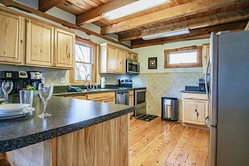 House, Multiple Beds, Pool Access, Mountain View (8 Br: South Westridge 047) | Private kitchen