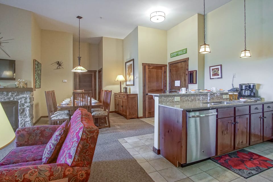 Condo, Multiple Beds, Hot Tub, Mountain View (2 Br: Soaring Eagle 110) | Interior