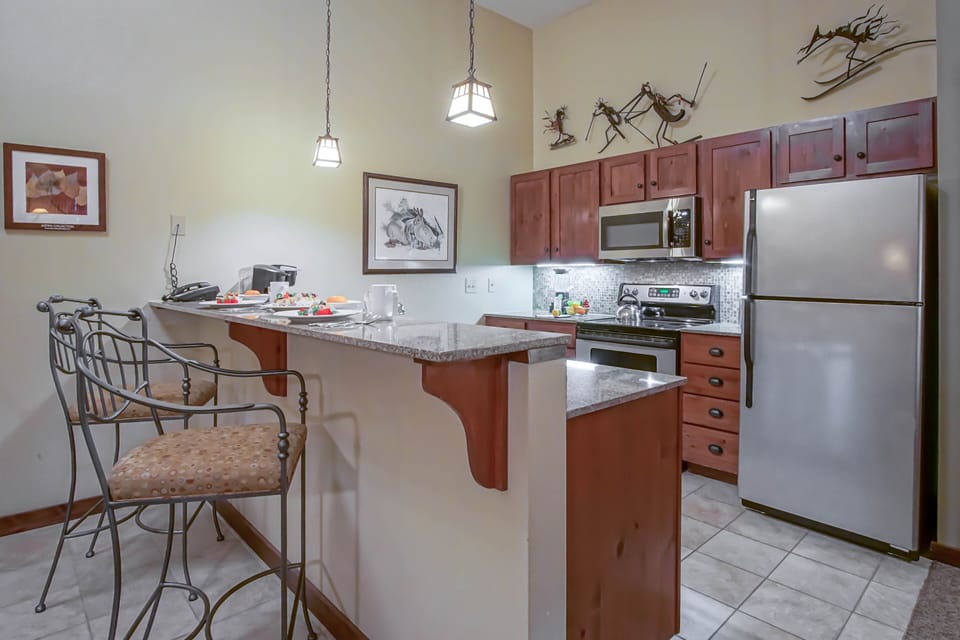 Condo, Multiple Beds, Hot Tub, Mountain View (2 Br: Soaring Eagle 110) | Private kitchen