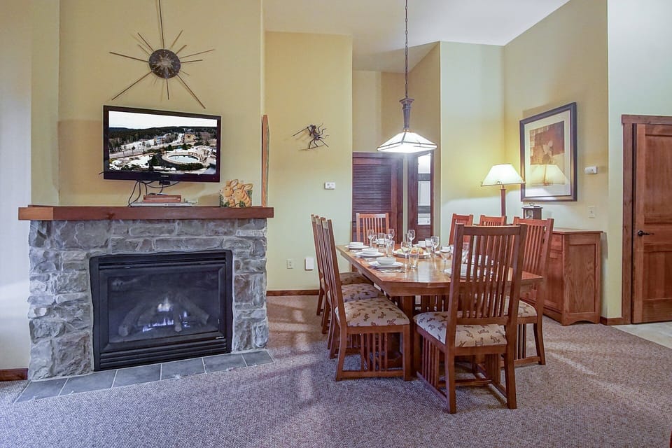 Condo, Multiple Beds, Hot Tub, Mountain View (2 Br: Soaring Eagle 110) | 2 bedrooms, individually decorated, individually furnished, bed sheets