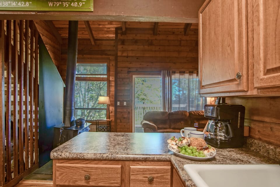 Condo, Multiple Beds, Fireplace, Mountain View (3 Br+: Stemwinder 3) | Private kitchen