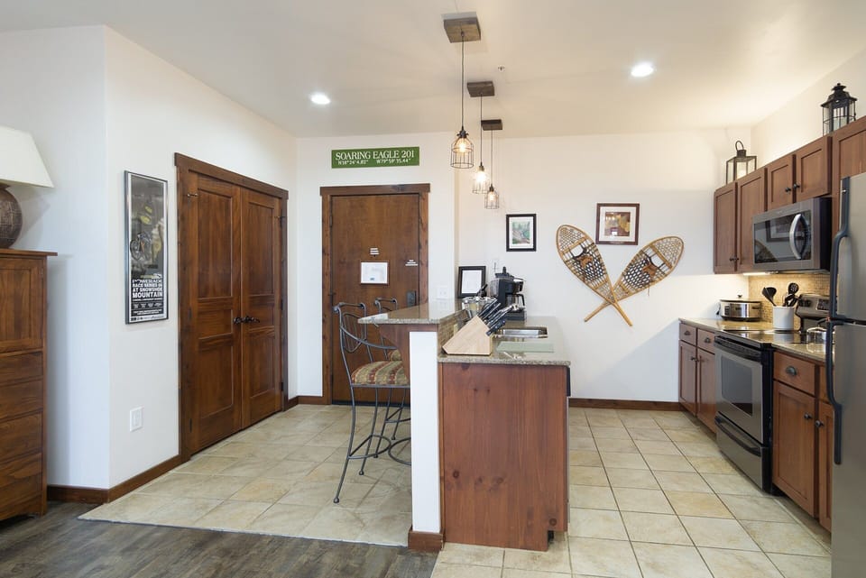 Condo, Multiple Beds, Hot Tub, Mountain View (3 Br: Soaring Eagle 201) | Private kitchen
