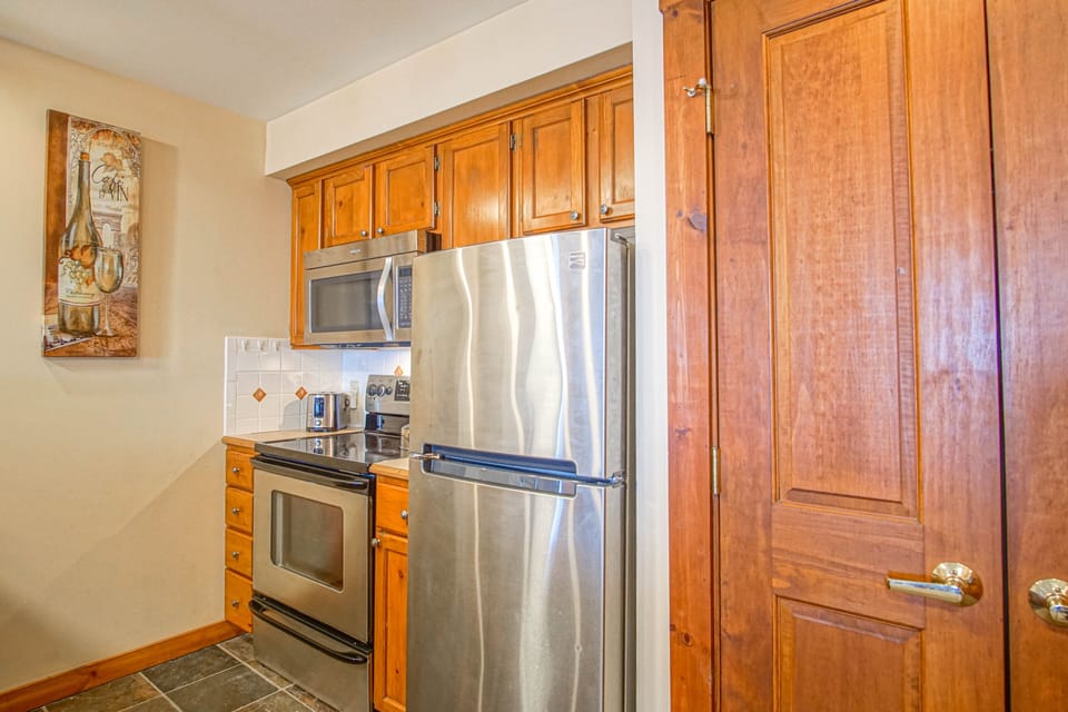 Condo, Multiple Beds, Pool Access, Mountain View (2 Br: Rimfire 214-215) | Private kitchen | Toaster