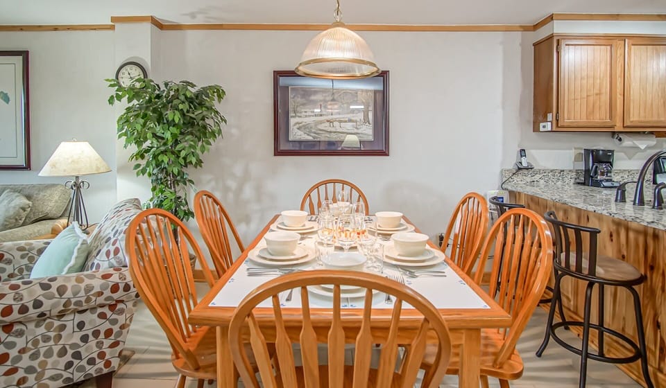 House, Multiple Beds, Patio, Mountain View (2 Br: Powderidge 17) | 2 bedrooms, individually decorated, individually furnished, bed sheets