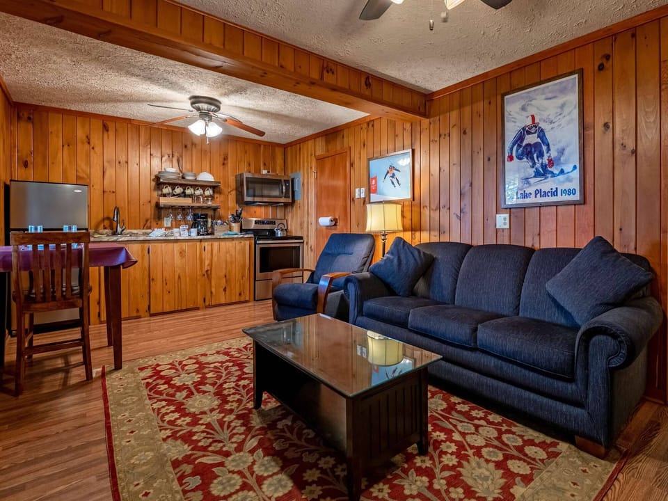 House, 1 Queen Bed with Sofa bed, Balcony, Mountain View (1 Br: Stemwinder 6B) | Living area