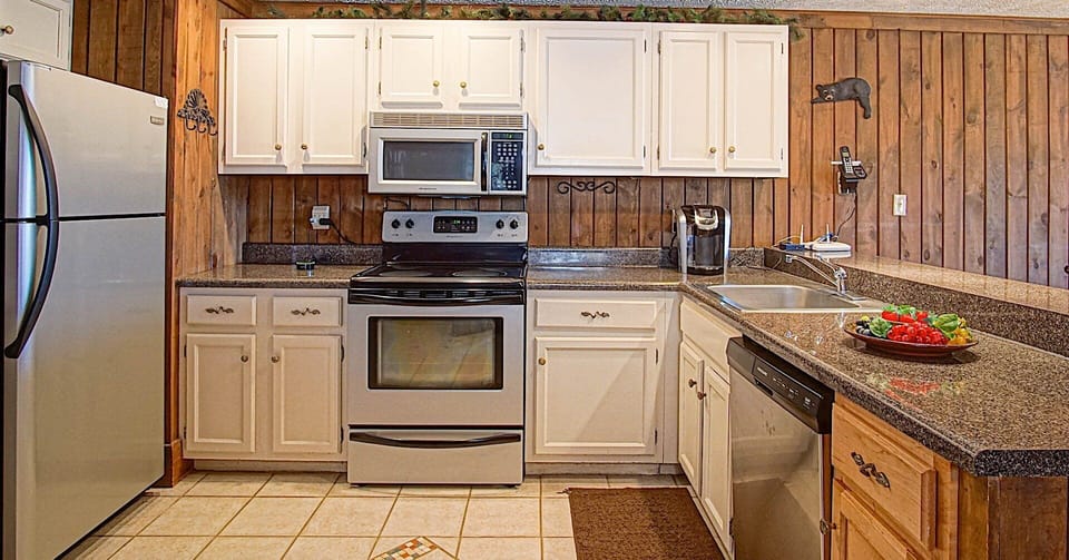 House, Multiple Beds, Patio, Mountain View (2 Br: Wabasso 10) | Private kitchen