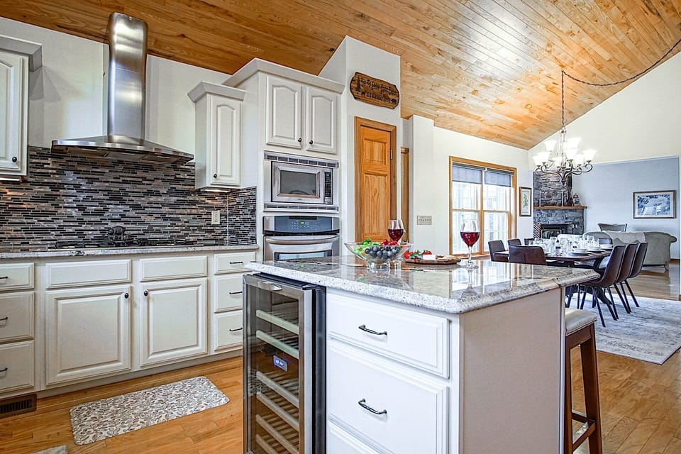 House, Multiple Beds, Pool Access, Mountain View (4 Br: N. Westridge Rd. 32) | Private kitchen