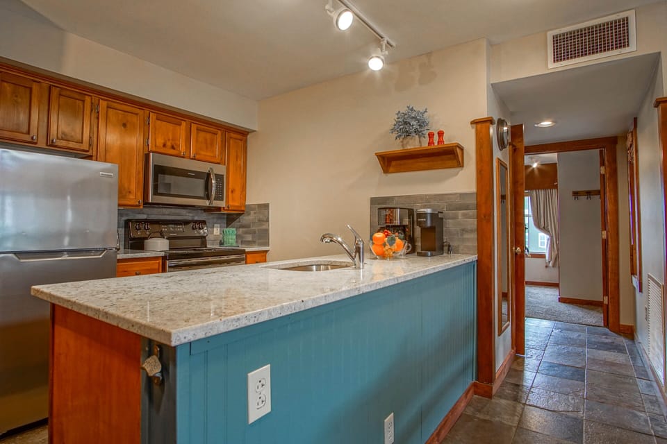 Condo, Multiple Beds, Pool Access, Mountain View (2 Br: Rimfire 317-318) | Private kitchen