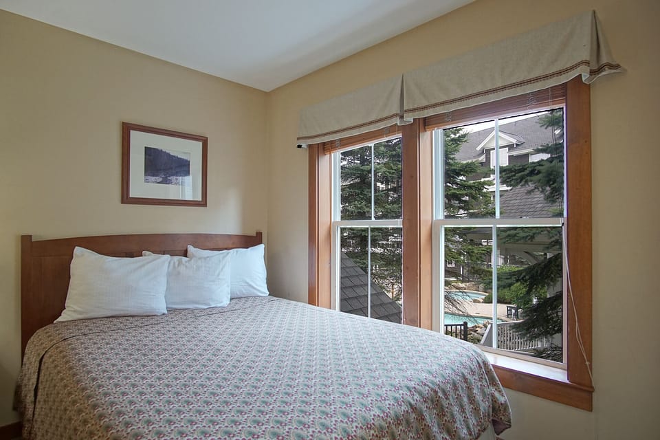 Allegheny Springs 201 : 2 Bedroom, 2 Full Bath: Slope Side; Gas Fireplace Apartment in Snowshoe