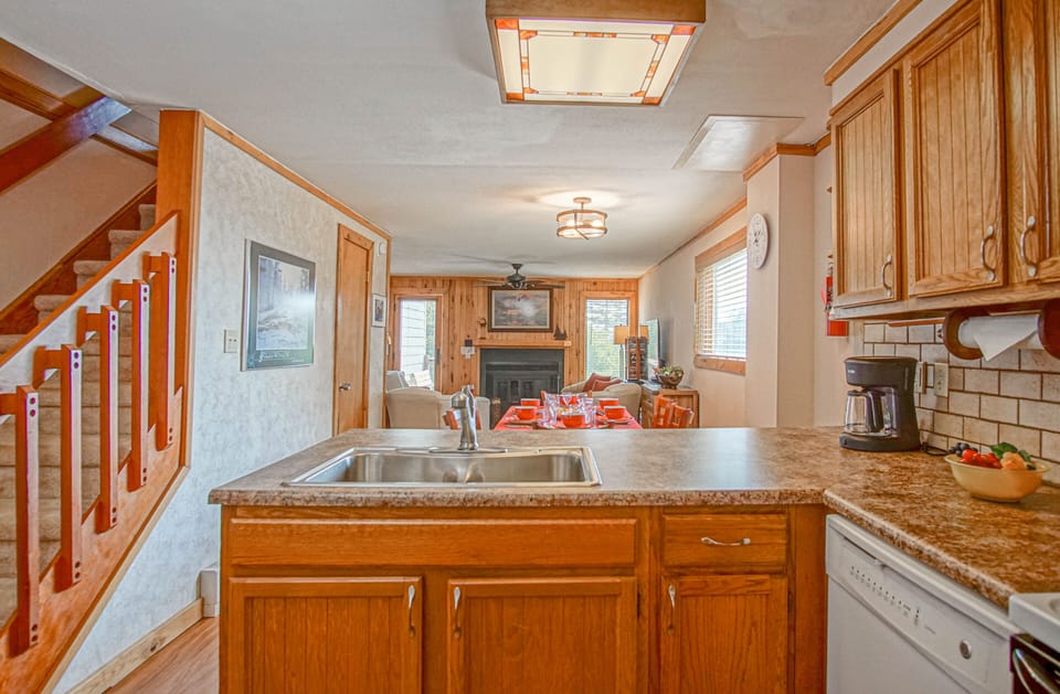 Condo, Multiple Beds, Balcony, Mountain View (2 Br: Powderidge 04) | Private kitchen