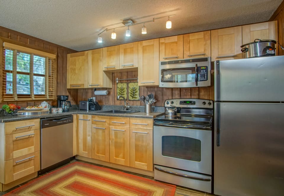 Condo, Multiple Beds, Pool Access, Mountain View (2 Br: TreeTop 19) | Private kitchen
