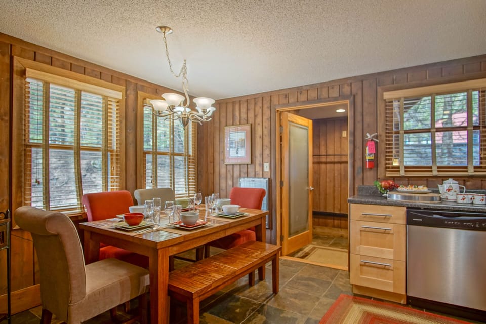 Condo, Multiple Beds, Pool Access, Mountain View (2 Br: TreeTop 19) | 2 bedrooms, individually decorated, individually furnished, bed sheets