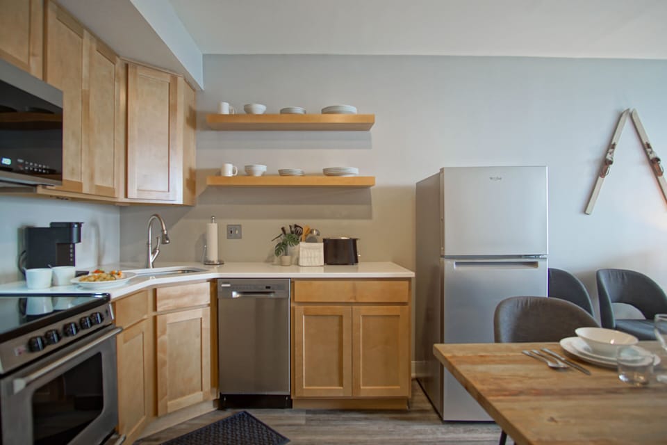 Condo, Multiple Beds, Pool Access, Mountain View (2 Br: Expedition Station 201) | Private kitchen